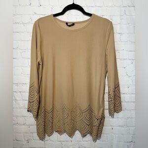 Hannah size medium nude colored pullover